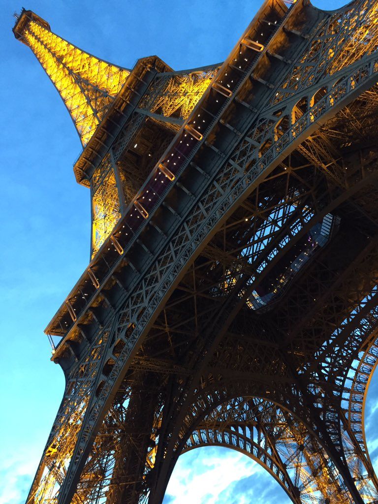 oh my god twitter doesn’t include alt text from images in their API