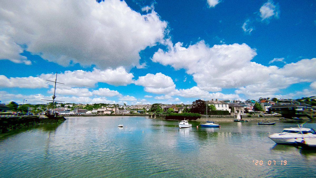 oh my god twitter doesn’t include alt text from images in their API