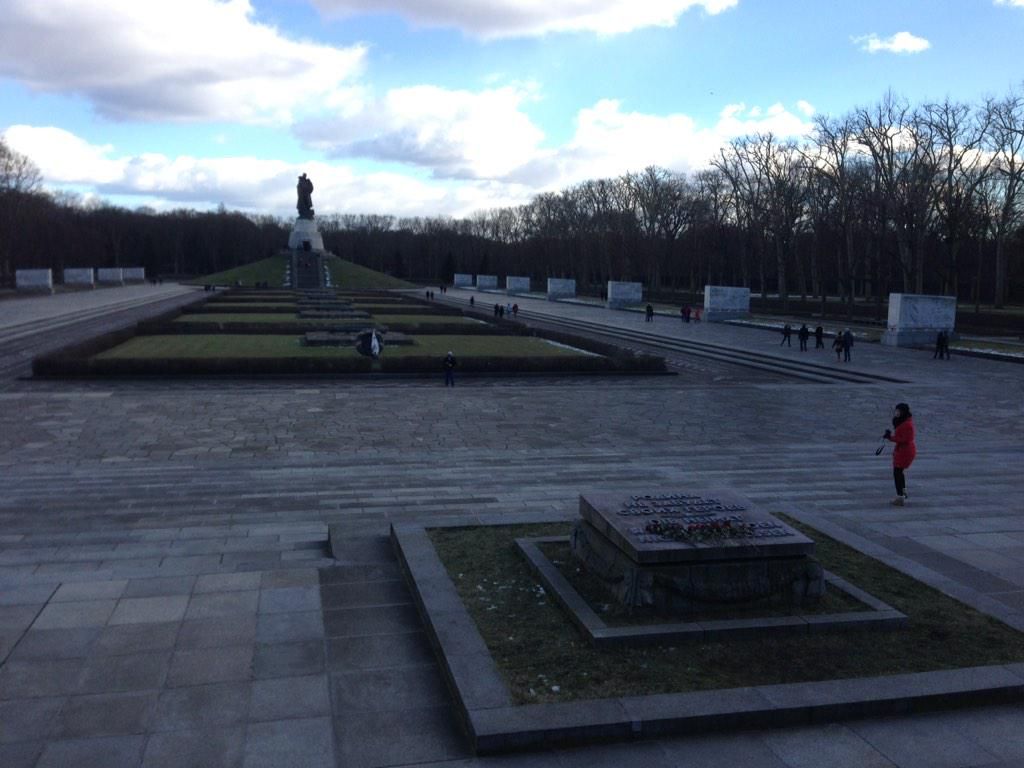 oh my god twitter doesn’t include alt text from images in their API