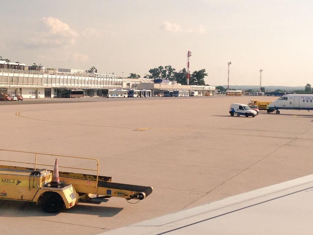 oh my god twitter doesn’t include alt text from images in their API