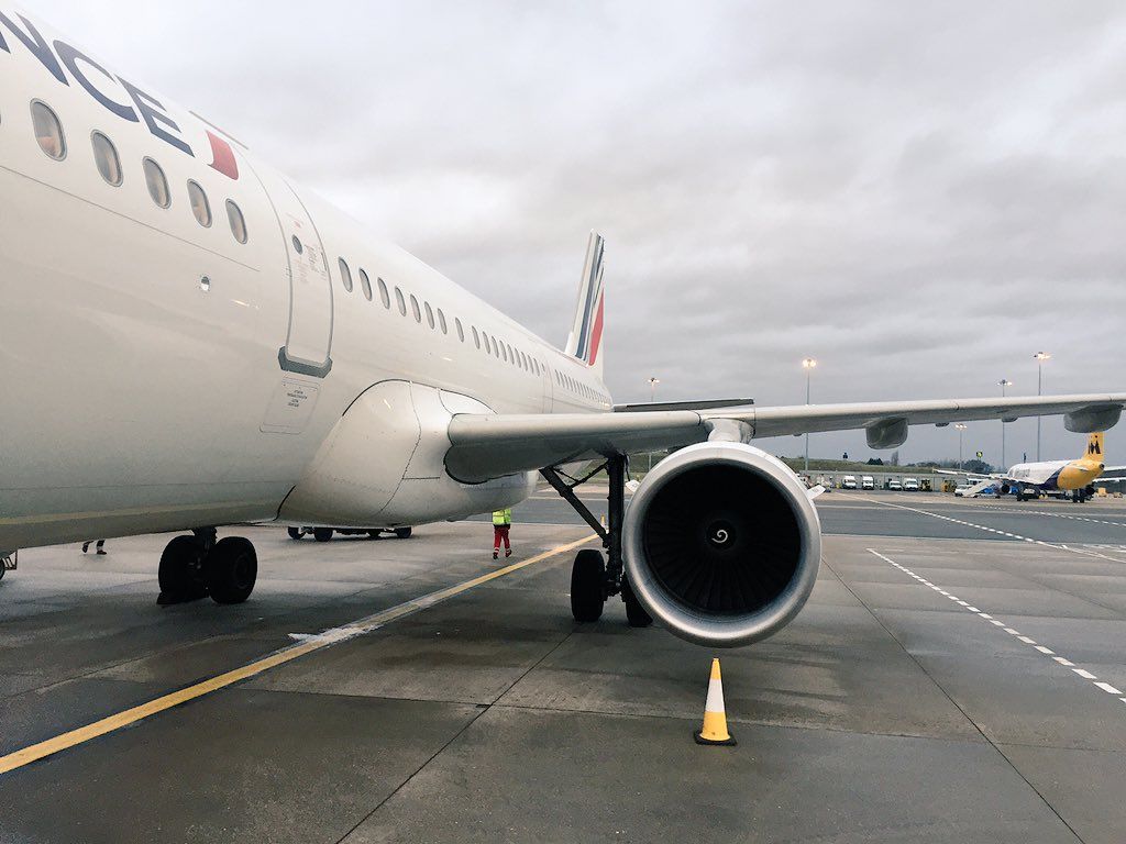 oh my god twitter doesn’t include alt text from images in their API